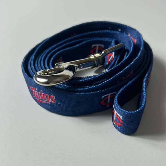 Minnesota Twins Pet Leash - Picture 2 of 3